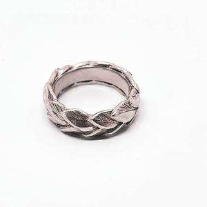 Hand-Carved Laurel Leaf Wedding Band – Sterling Silver | NZ
