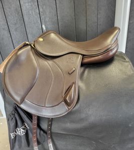 Second Hand Jump Saddles: Fairfax Harry Meade 17.5 Jump Saddle - End of line