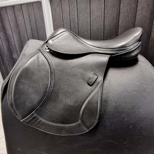 Second Hand Jump Saddles: Bliss of London Sportiva Jump 17.5" Saddle - AS NEW