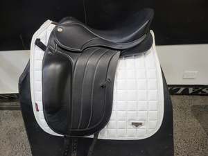 Second Hand Dressage Showing Saddles: Fairfax Spencer 18 inch Dressage Saddle - AS NEW