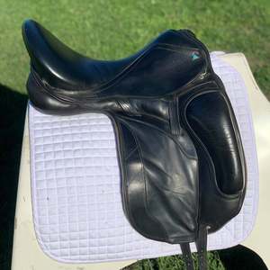 Bliss of London Paramour Dressage Saddle 18"