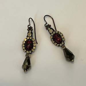 Hannah Bailly Beadworkz 1: Dragon's Egg Drop Earrings