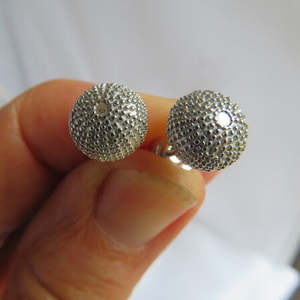 Jewellery: Kina Studs