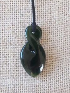 Kawakawa Twist (Pikorua) Pendant