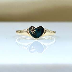 Rings: 9ct Yellow Gold Heart Shaped Signet Ring with Garnet