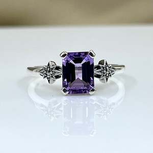 Rings: Sterling Silver Art Deco Style Amethyst Ring