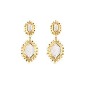 Jewellery Pearls: GOLD PLATED BRASS STATEMENT EARRINGS WITH MOTHER OF PEARL