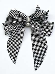 Pearl Charm Bow Hair Clip