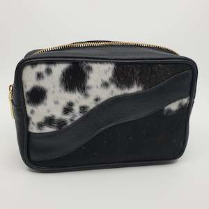 Accessories: Unisex Toiletry Bag - Black & White