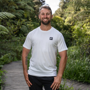 Kiwi Hiker - Men's Tee