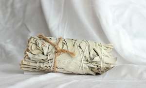 White Sage And Palo Santo: Californian White Sage Smudge 5-6 inch