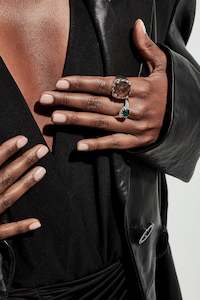 SGC // Baby Claw Ring MOODSTONE