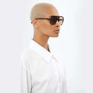 Eyewear: VALLEY // Bang DARK TORT w. MATTE BLACK TRIM/LIGHT BROWN LENS