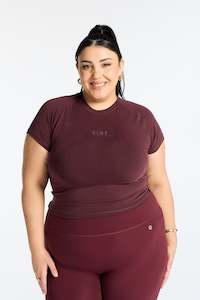 Tees: THE ESSENTIAL CROP TEE BURGUNDY