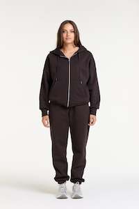 Outerwear: ESSENTIAL TRACKPANT COCOA