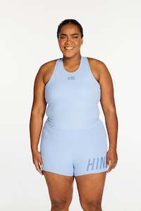 Mid Short: SUMMER STAPLE MID SHORT SKY BLUE