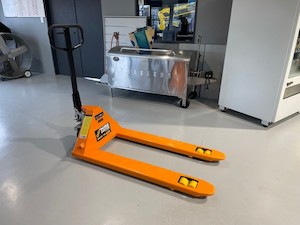 Access: Pallet Jack 2500kg