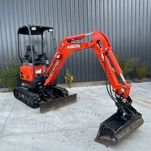 Earthworks: Kubota 1.7 Ton Digger (with tilt bucket)