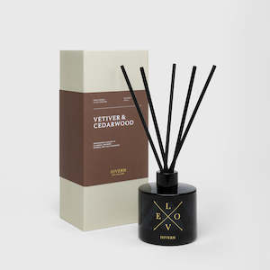 Frontpage: Vetiver & Cedarwood