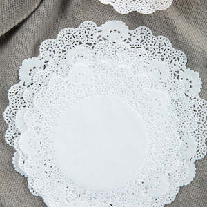 Kitchen Supplies: Doyley Round 14cm 20*150sheets 花纸 （150张/包，20包/盒）盒