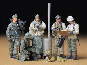 Tamiya 35212 1/35 German Soldiers Field Briefing
