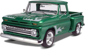 Revell 17210  1/25 Chevy Stepside 1965