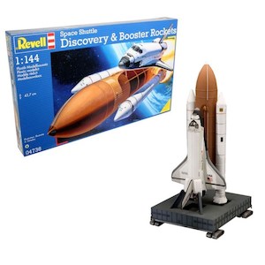 Space: Revell 04736 1/144 Space Shuttle Discovery and Booster Rockets