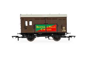 Hornby Wagons: Hornby R60278 BR Birtram Mills Horse Box 707