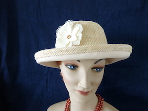 S601,cream cotton hat with removable flower trim, contrast crown and edge Hokianga Hats