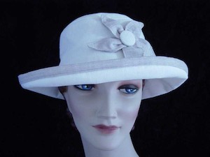 S211: Cream Cotton/Linen With Taupe edge and Flower Trim Hokianga Hats