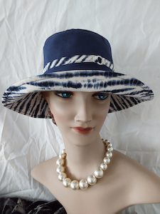 R264: Navy linen/cotton hat with striking navy and white stripe reverse and trim&hellip;