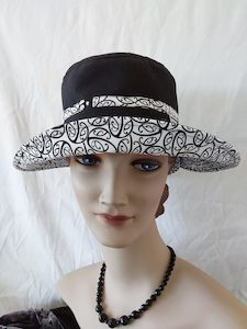 Products: R254: Linen/cotton with a striking reverse off-white trim Hokianga Hats