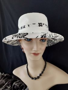 Products: R256: Off-white cotton/linen hat with floral trim detail and reverse Hokianga Hats