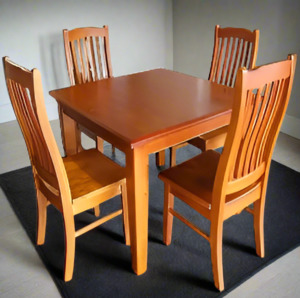 Pine Dining Set 5Pcs in Honey Color