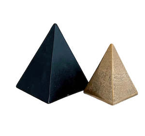 Decor: Accent Pyramid Set
