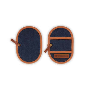 Kitchenware: Le Creuset Fingergrip Pot Holder - Set of 2