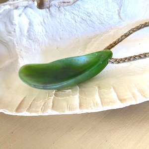 Kahurangi Pounamu Mussel Necklace