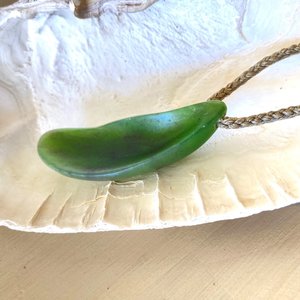 Products: greenstone pounamu jade mussel shell necklace handcrafted - AMIE REDPATH Artist