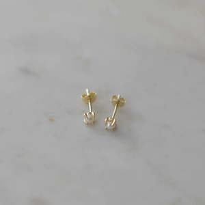 MINI PEARL STUDS