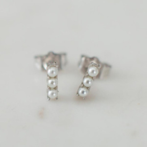 Sophie Store - Pearl Bar Stud Earrings