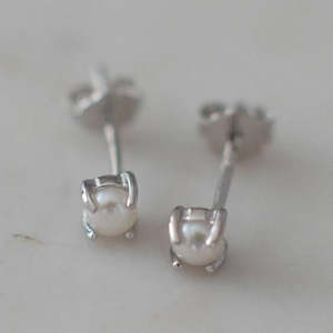 Sophie Store - Mini Pearl Studs