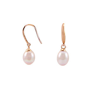 Valentines Day: Pearl Drop Earrings Gold