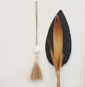 Homewares: Cowrie Shells & Seagrass Tassel
