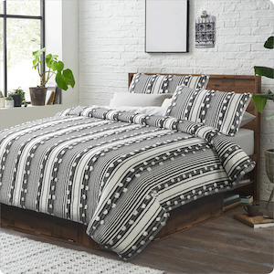 Duvet Cover Sets: Duvet Cover Set - Cotton Candle Wick (King)