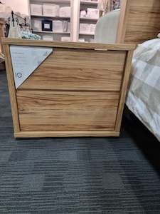 Compac: Nico Bedside