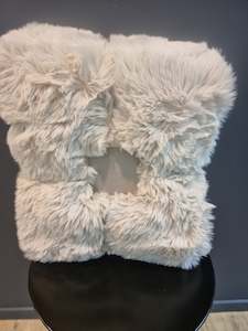 Throws: Baya Living Pele Ecru Throw