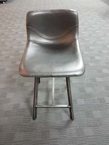 Bar Stool: Rustic barstool (Black)