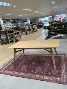 Flow Extension Dining Table