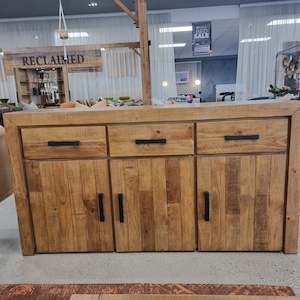 Buffet: Raglan Buffet