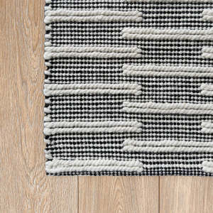Signature Rugs: Ridge Rug 60 x 90 Ivory / Black